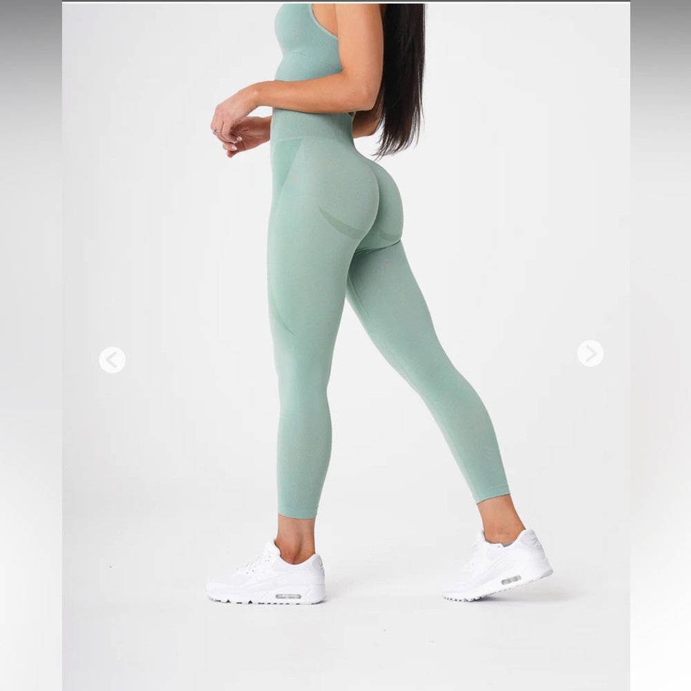 Nvgtn sage green size small